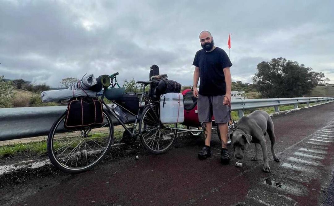 Un joven y su lomito inician aventura en bicicleta; recorrerán desde Oaxaca hasta Ensenada.