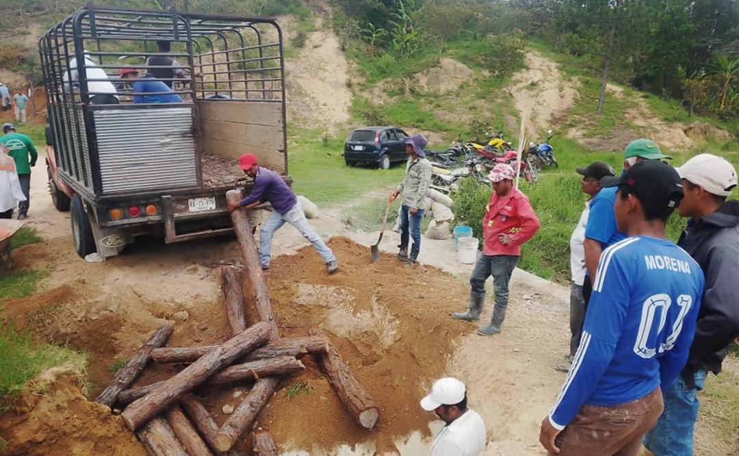 Tras 10 días incomunicados, en Los Chimalapas de Oaxaca abren sin ayuda camino destrozado por lluvias