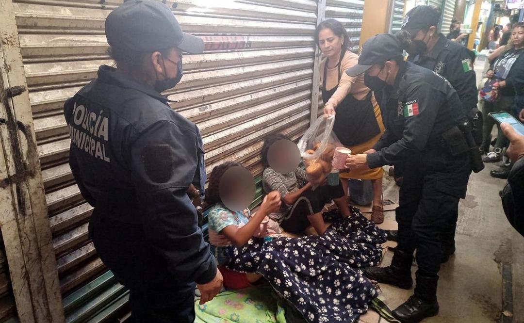 Rescatan en la ciudad de Oaxaca a tres niñas presuntamente abandonadas en la Central de Abasto