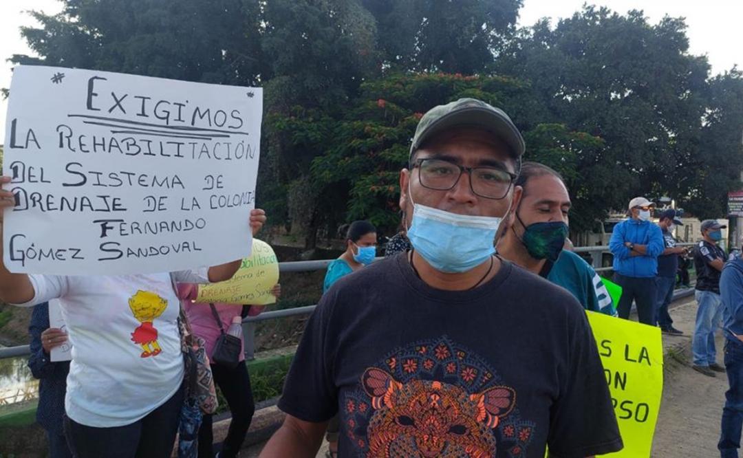 Vecinos de Santa Lucía bloquean entrada a El Rosario; advierten riesgo de colapso del drenaje