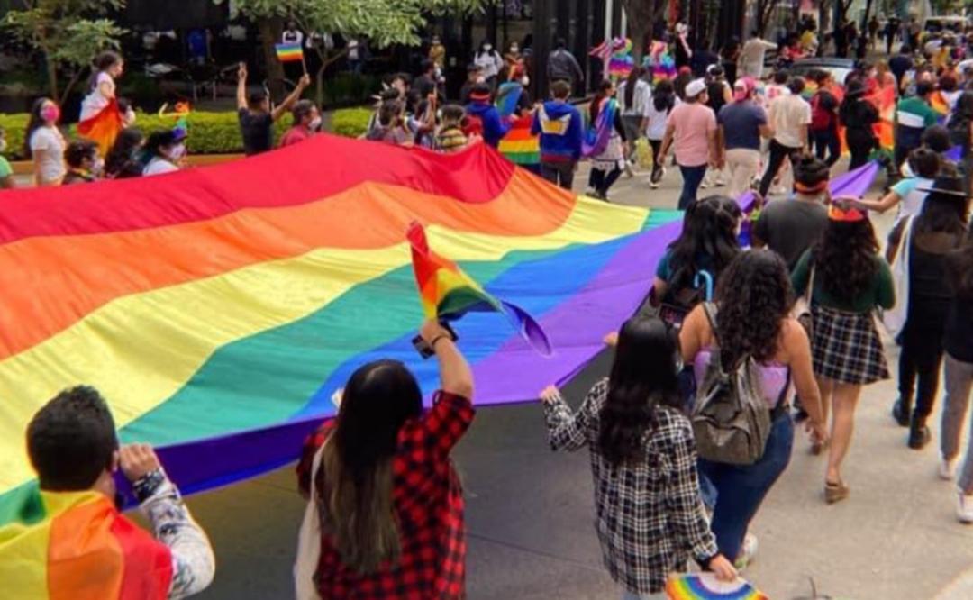 Exige colectivo LGBTQ+ justicia en caso de mujer trans detenida y humillada por policías en Oaxaca