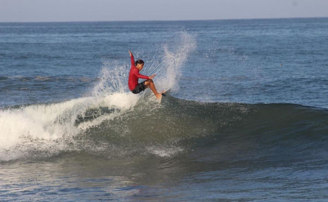Desean suerte a jóvenes surfistas de Costa e Istmo de Oaxaca en Juegos Conade 2022