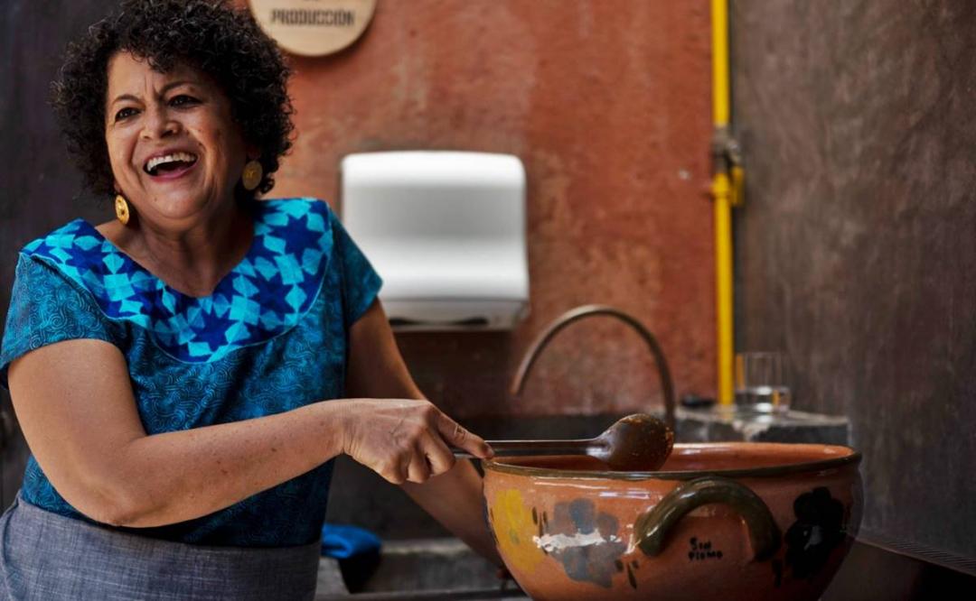 La mujer que domina el fuego: Aurora Toledo, chef que enaltece gastronomía del Istmo de Oaxaca