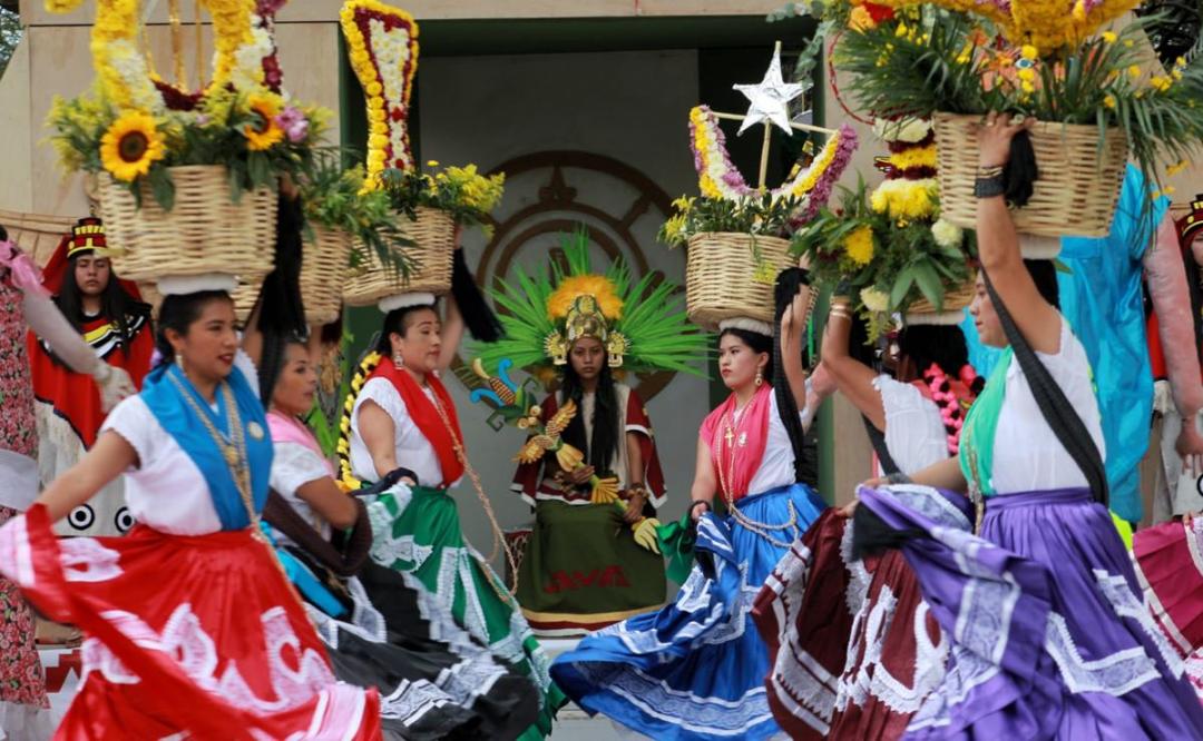 Con El Cerrito abarrotado de gente, alegría y color, vuelve la Guelaguetza a Villa de Zaachila, Oaxaca