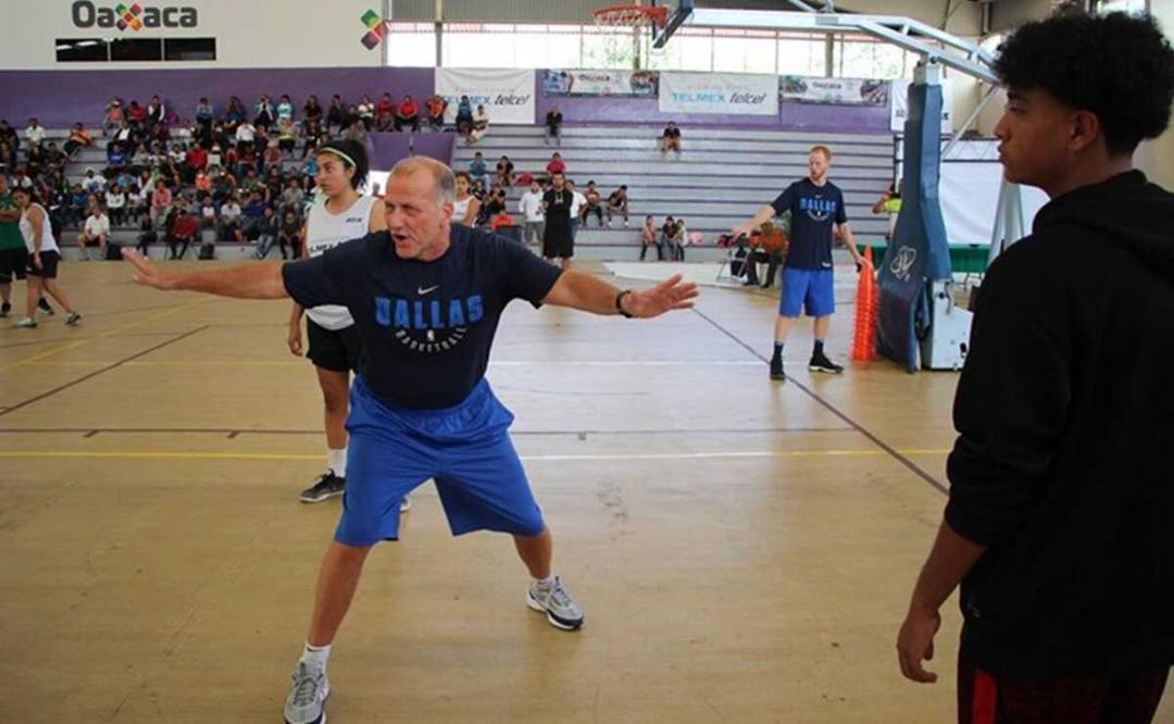 Clínica de basquetbol impartida por Bob MacKinnon en Oaxaca alcanza cupo lleno en 24 horas