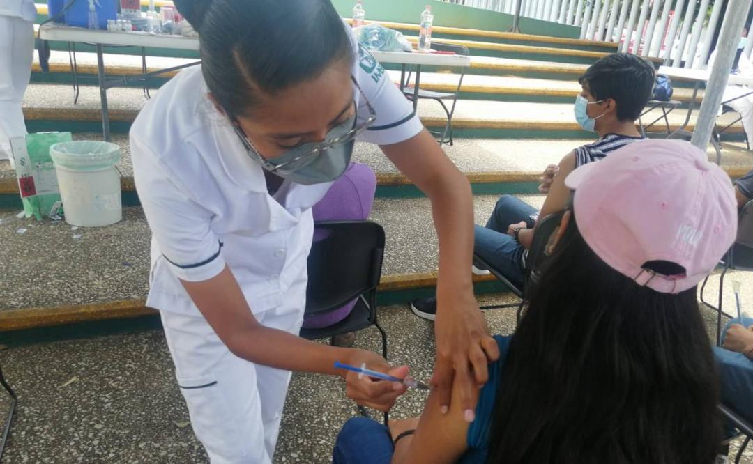 El IMSS aplica vacuna contra el Covid-19 a adolescentes en Valles Centrales de Oaxaca