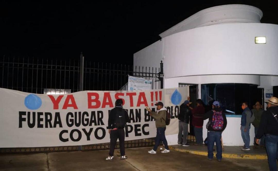 “El agua no se vende”: pobladores de Coyotepec toman instalaciones de refresquera Gugar en Oaxaca