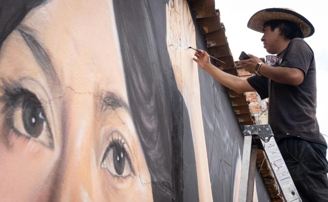 Con un mural sobre mujeres que luchan, vecinos de Xochimilco buscan defender sus espacios ante gentrificación en Oaxaca