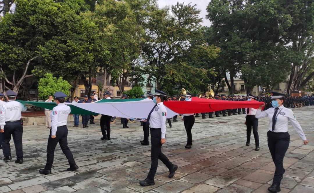 Seguridad Pública de Oaxaca rinde honores a la bandera en el evento “Septiembre, mes de la Patria”