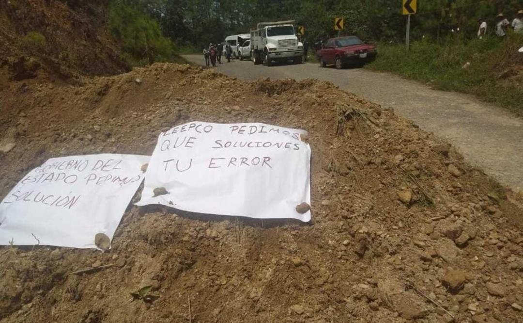 Denuncian escasez de víveres por bloqueo carretero en La Reforma, municipio de la Sierra Sur de Oaxaca