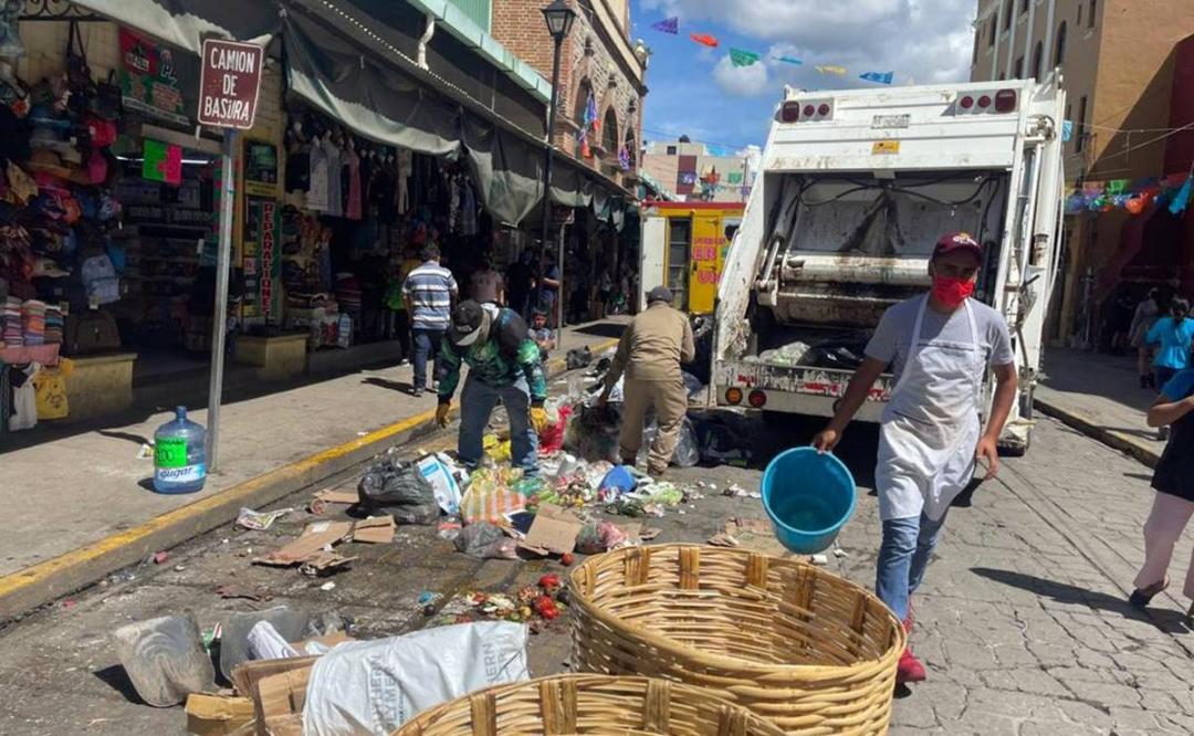 Pide Oaxaca de Juárez a locatarios de mercados del Centro retirar su basura orgánica de la calle