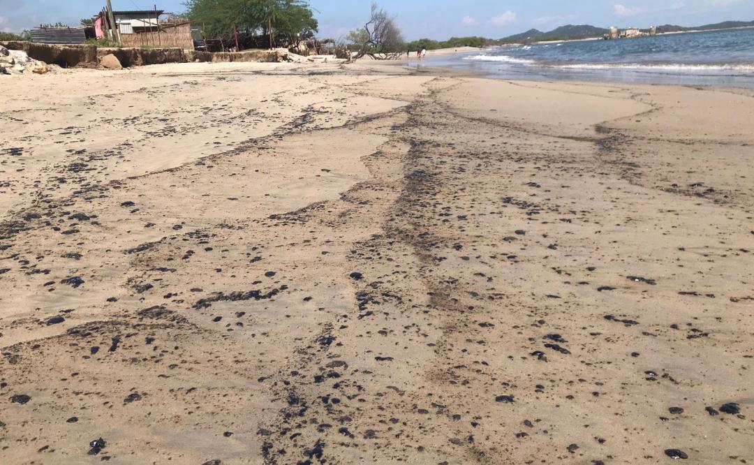 Pescadores denuncian nuevo derrame de Pemex en playas del Istmo de Oaxaca: es el cuarto en 40 días