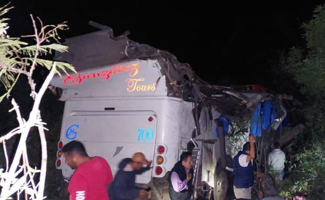 Confirma gobierno de Oaxaca 3 personas muertas y 34 heridas tras accidente en carretera hacia Tuxtepec