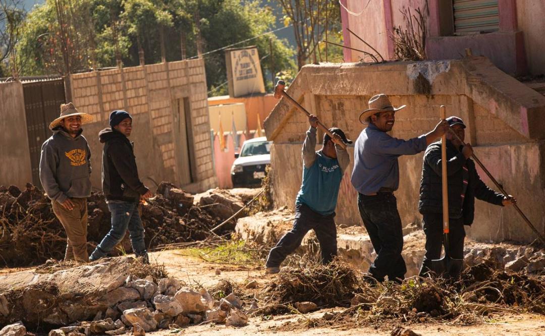 Pavimentación de carretera lleva esperanza a 8 pueblos de los Yucunicoco en Oaxaca