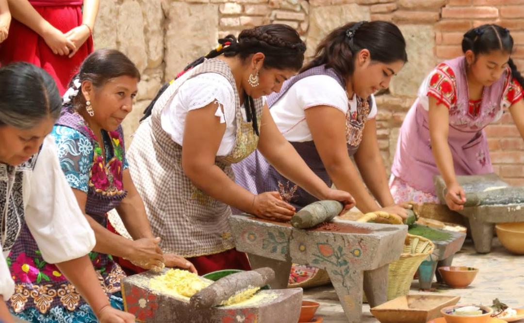 Cocineras tradicionales llevan los sabores de los Valles Centrales al Centro Gastronómico de Oaxaca