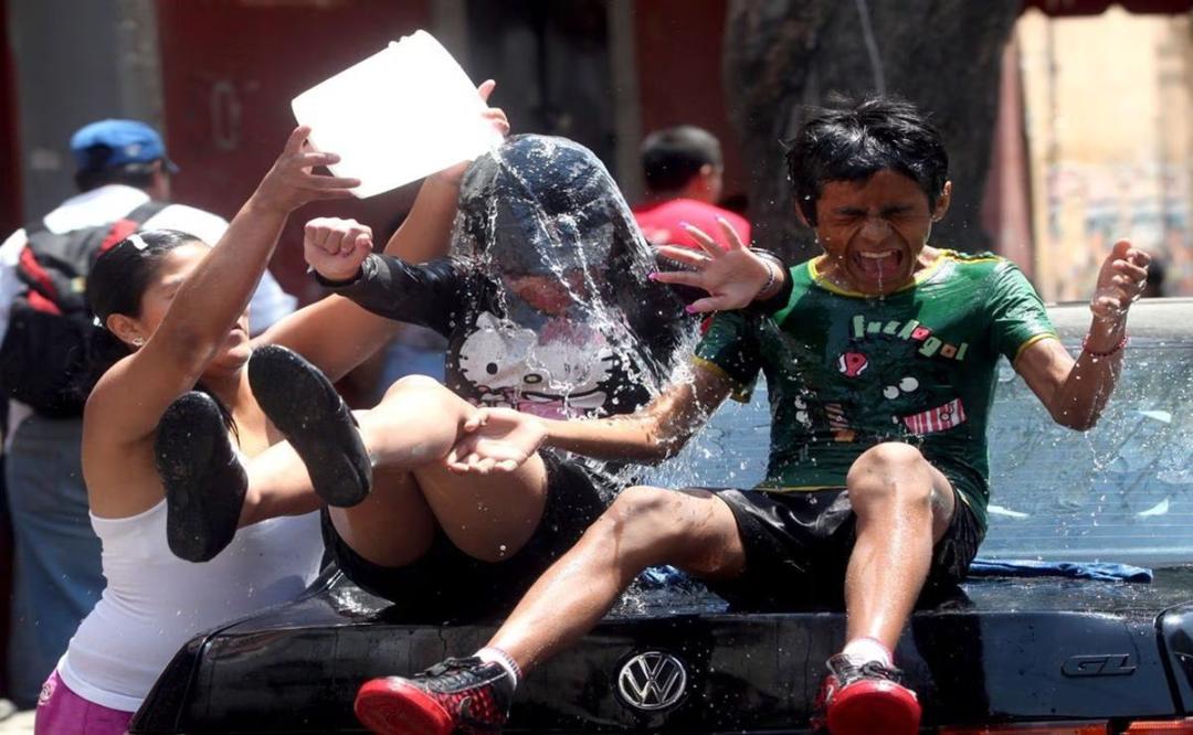 Hasta mil salarios mínimos de multa a quien desperdicie agua el Sábado de Gloria en Oaxaca
