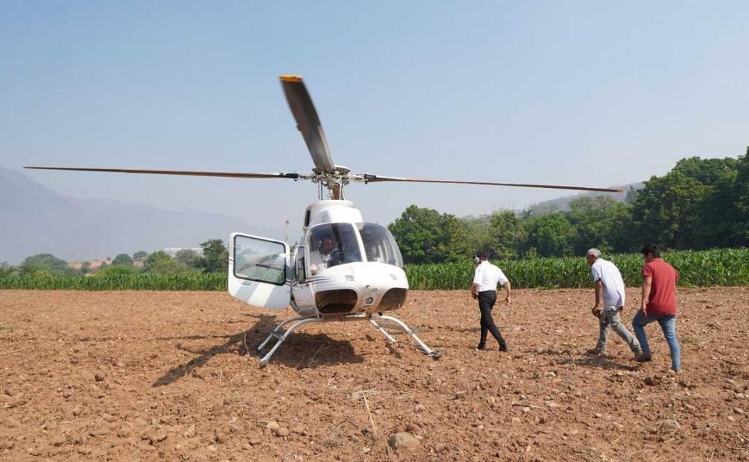 Con sobrevuelo, valoran daños por incendio en San Esteban Atatlahuca, en la Mixteca de Oaxaca.