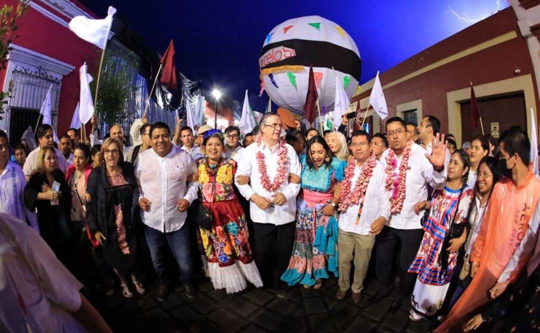 Destaca Ebrard en Oaxaca apoyo a AMLO, durante presentación de su libro "El Camino de México".