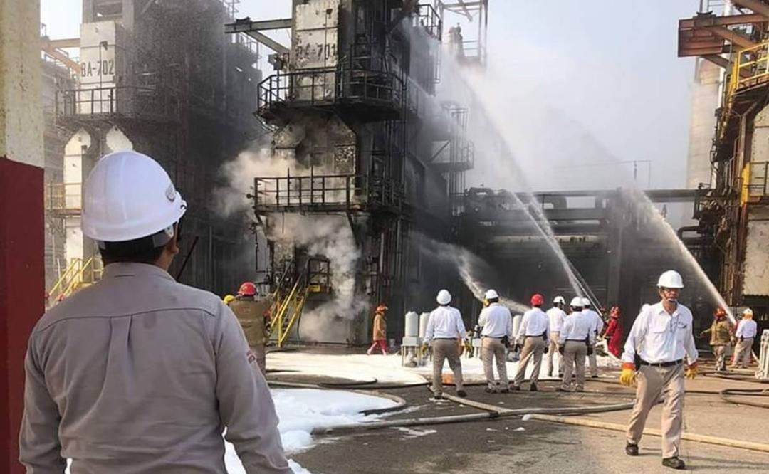 Sin daños personales, controlan incendio en refinería de Pemex en Salina Cruz, Oaxaca
