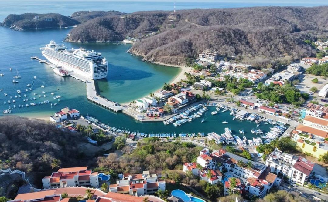 Temporada alta de cruceros en la Costa de Oaxaca deja derrama