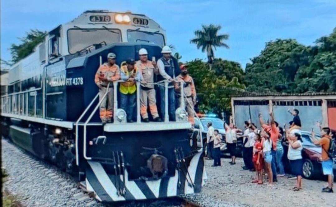 Sorprende en Oaxaca paso del primer viaje del Tren Transístmico rumbo a Salina Cruz
