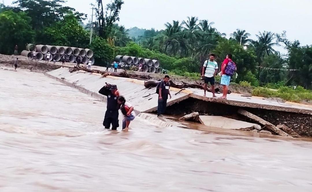 Fuertes lluvias dejan crecida de ríos y daños en puentes de la Sierra Sur y la Costa de Oaxaca