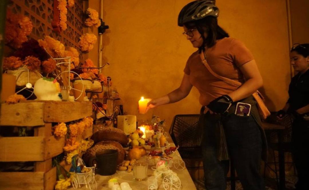 Con altar de Día de Muertos, recuerdan en Oaxaca a ciclistas fallecidos en accidentes viales