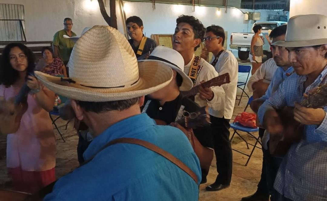 Con fandango comunitario Tallera Colectiva celebra 14 años de resistencia jarocha en Oaxaca