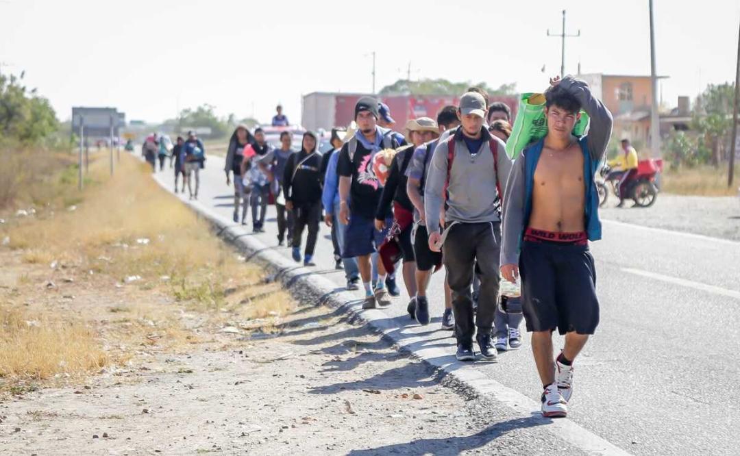 Llega caravana migrante "Éxodo de la Pobreza" a Tehuantepec; es recibida por autoridades municipales