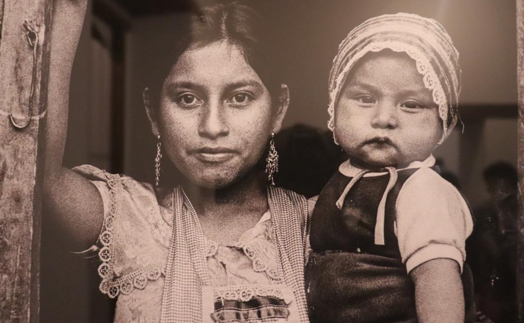 La fotógrafa que mostró al mundo el rostro de las mujeres zapatistas que tomaron las armas