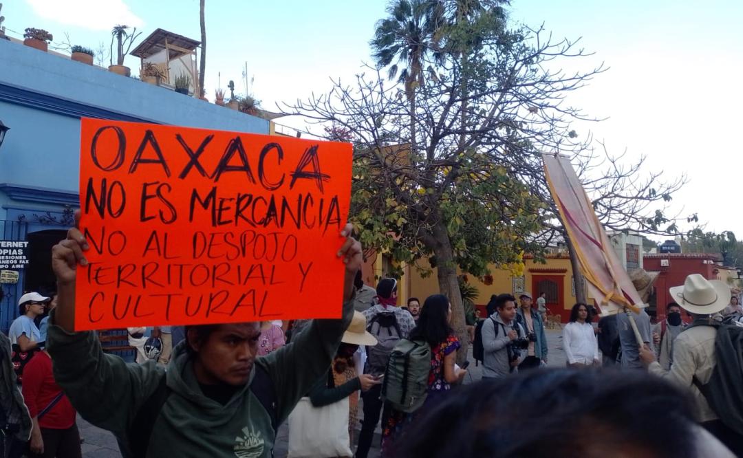 Detienen a 6 activistas y defensores durante marcha contra la gentrificación en Oaxaca