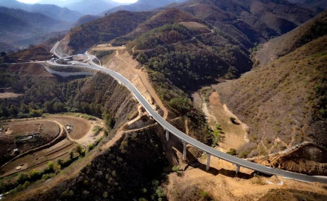 Gobierno federal afirma que carretera Oaxaca-Puerto que inauguró AMLO ya está concluida