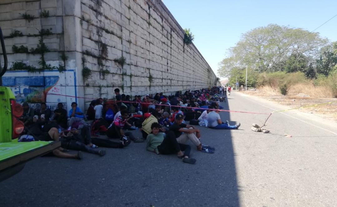 Otra vez niegan ingreso en Niltepec a 700 migrantes que cruzan Oaxaca