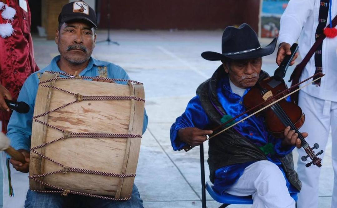 Con talleres de elaboración de tambor buscan en Oaxaca rescatar música tradicional triqui
