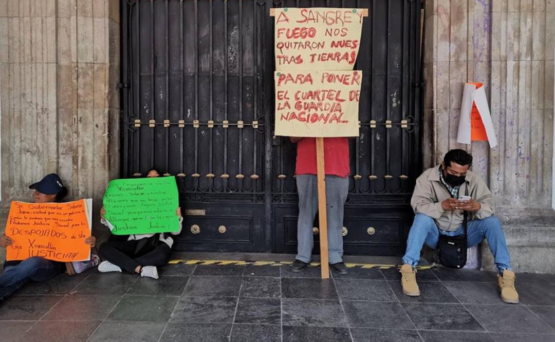 Desplazados de Xoxo exigen retorno en Oaxaca; construyeron cuartel de la GN en sus hogares