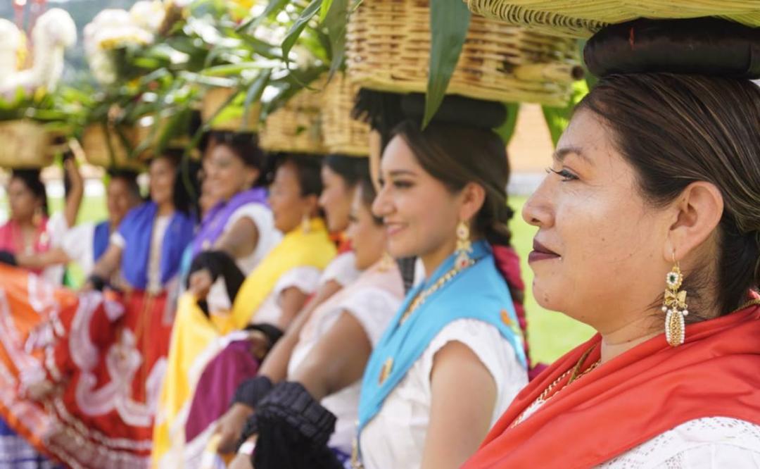 Se pronuncia Sección 22 de Oaxaca por la defensa de la cultura y los recursos naturales en la Guelaguetza Magisterial