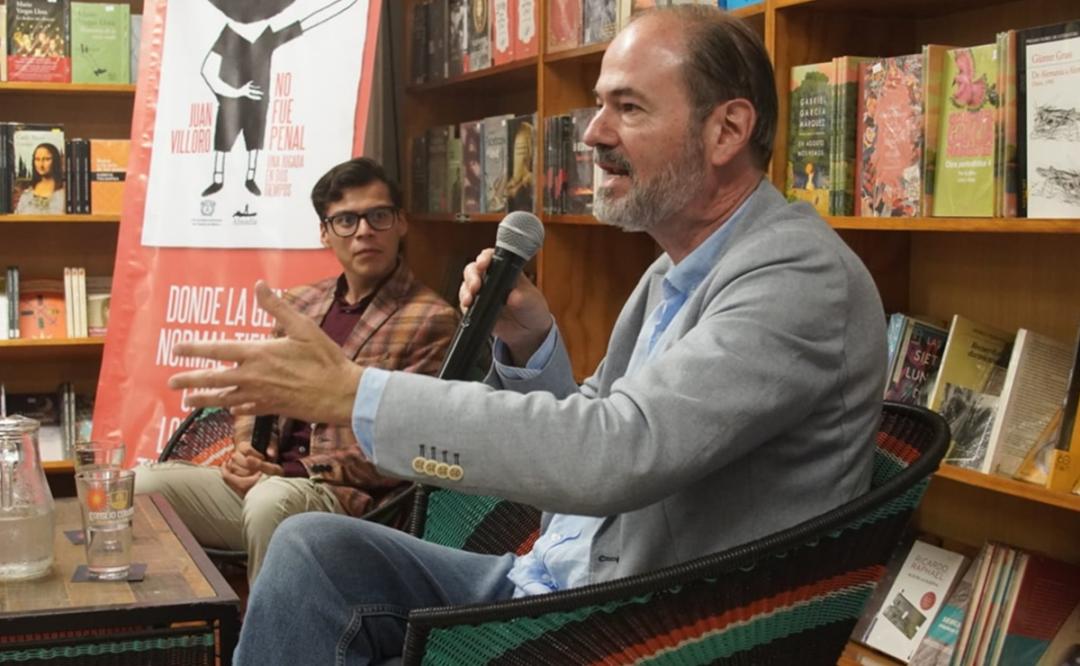 "Golea" Juan Villoro en Oaxaca con la presentación su libro "No era penal".