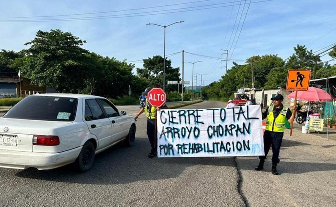 Tras abandono de 50 años, rehabilitan puente carretero en Arroyo Choápam, Oaxaca