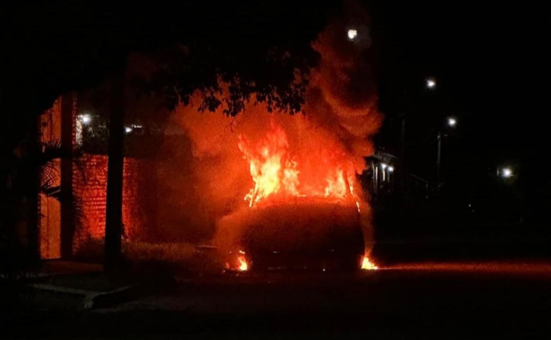 Tras grito, queman patrulla en Reforma de Pineda; gobierno de Oaxaca reporta saldo blanco