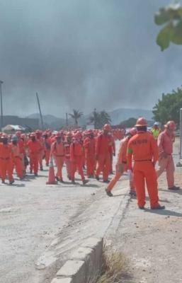 Por falla en caldera de refiner&iacute;a de Salina Cruz, desalojan en Oaxaca a 300 obreros