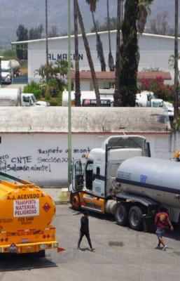 Secci&oacute;n 22 del SNTE mantiene tomada subestaci&oacute;n de Pemex en Oaxaca; advierten boicot a las elecciones