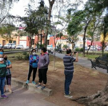 Impiden vecinos del Jardín Conzatti instalación de tianguis de trueque; denuncian daños a flora y fauna