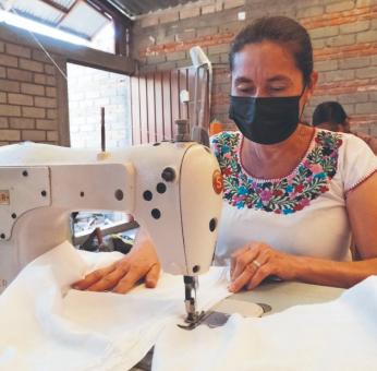 Artesanas textiles de Oaxaca encuentran nicho de negocio en producci&oacute;n de ropa industrial