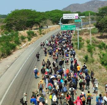 Detienen en Oaxaca a 11 migrantes; los acusan de delitos contra la salud y uso de armas del ej&eacute;rcito
