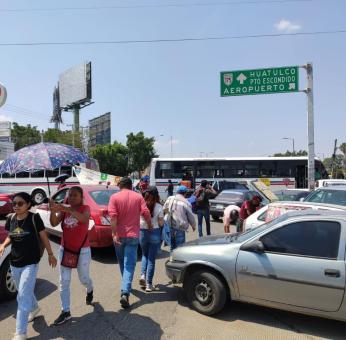 Por segundo d&iacute;a consecutivo, Secci&oacute;n 22 del SNTE sitia la ciudad de Oaxaca; mantiene bloqueo a accesos al aeropuerto