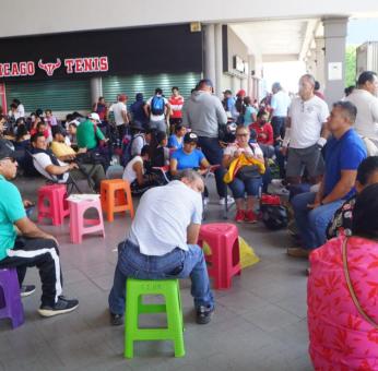 Maestros de la Secci&oacute;n 22 niegan pacto con gobierno de Oaxaca; toman plazas comerciales