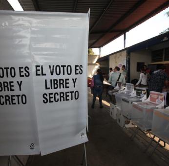 Con apenas 56% de casillas y 2 mil 552 sin instalar, arrancan elecciones en Oaxaca. 
