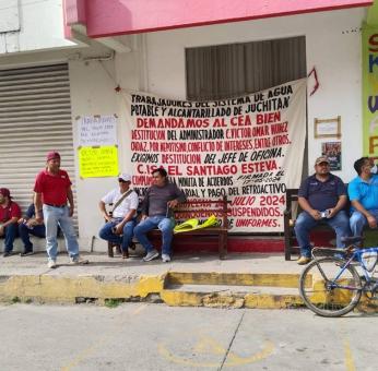 Empleados de 11 sistemas operadores de la Comisi&oacute;n Estatal del Agua protestan contra el gobierno de Oaxaca