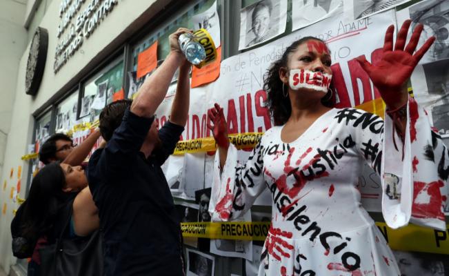 Condena DDHPO agresi&oacute;n contra periodista Jos&eacute; Santiago en Oaxaca; hay 288 carpetas desde 2015