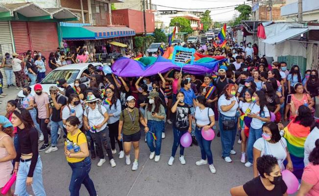Por primera vez en 10 a&ntilde;os, marcha comunidad LGBTQ+ en Juchit&aacute;n, Istmo de Oaxaca